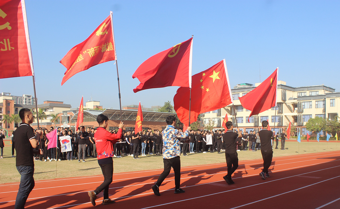 黨建團組樹標桿，攜手共進促發展